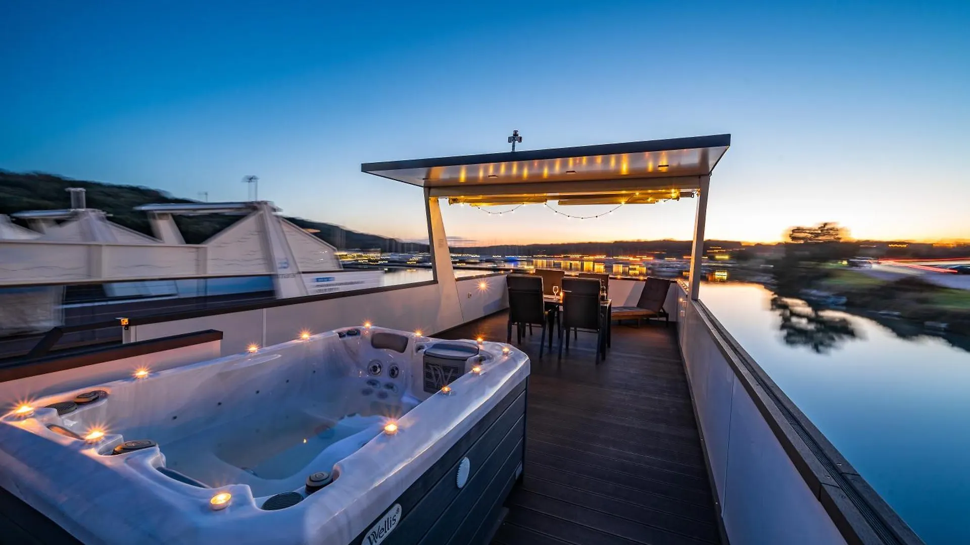 Floating House - Aria Apartment Pula