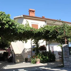 Apartment Lori, Pula