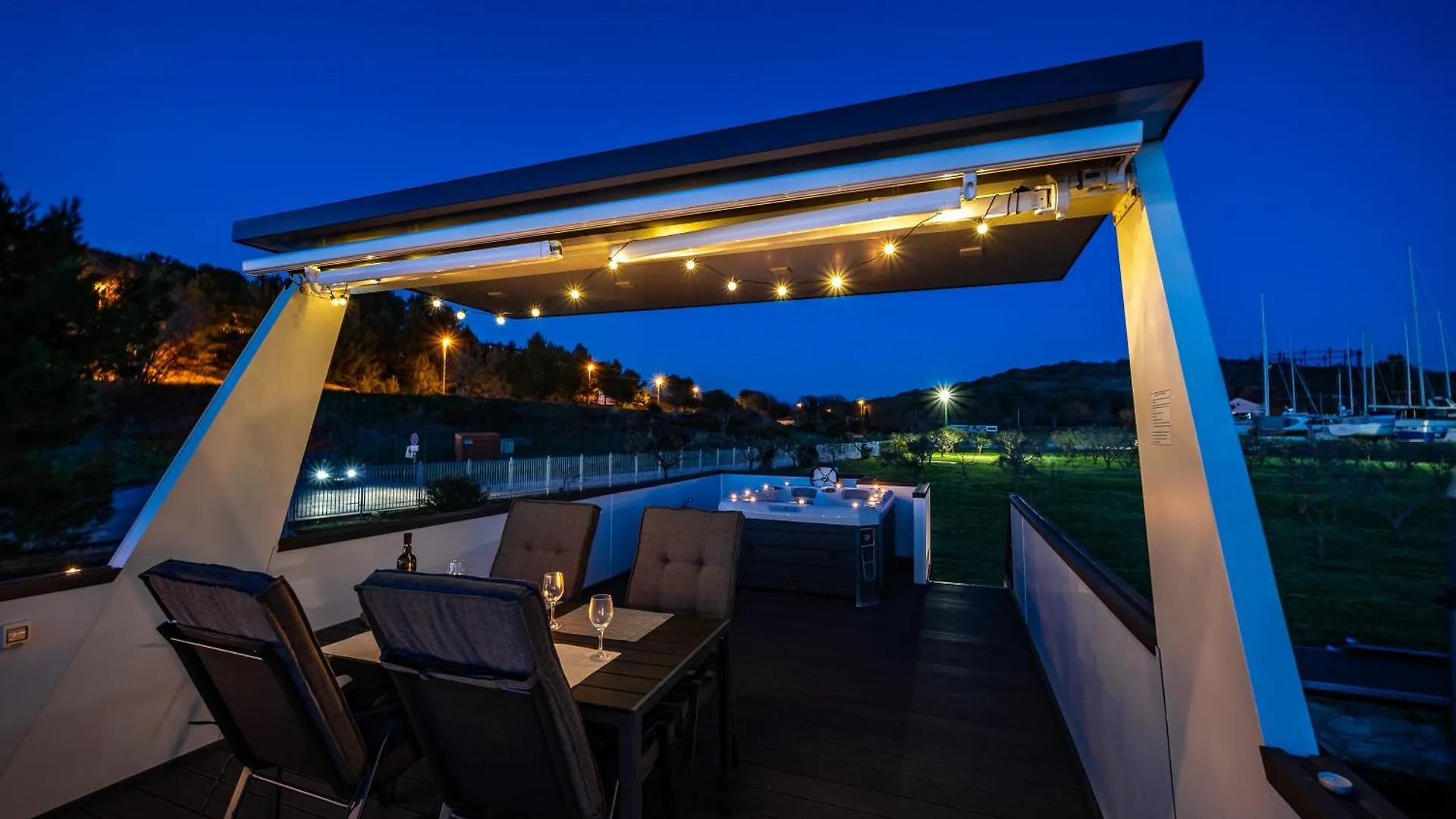 Floating House - Aria Apartment Pula