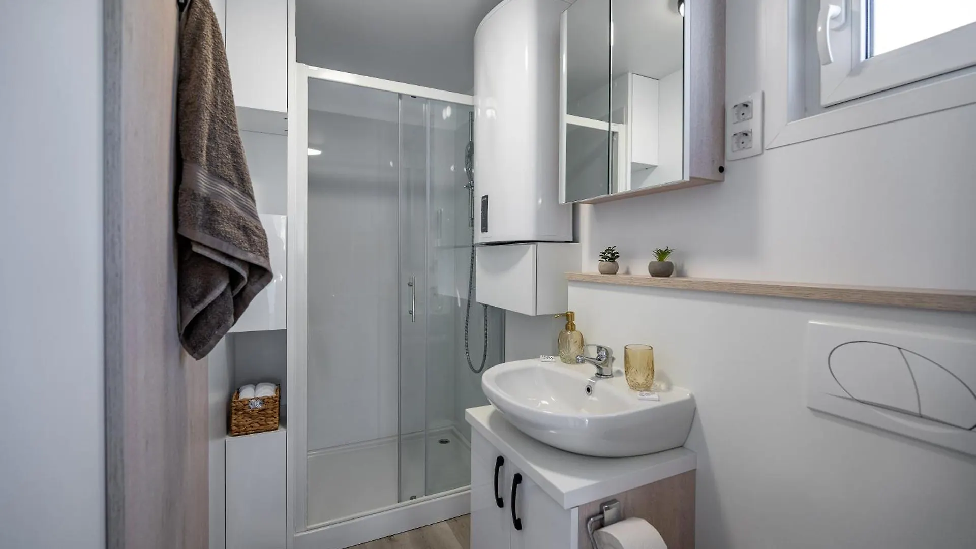Floating House - Aria Apartment Pula 0*,