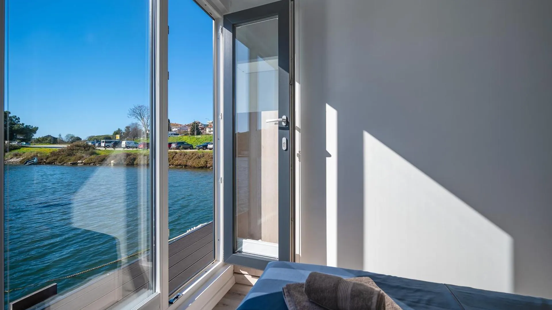 Floating House - Aria Apartment Pula 0*,