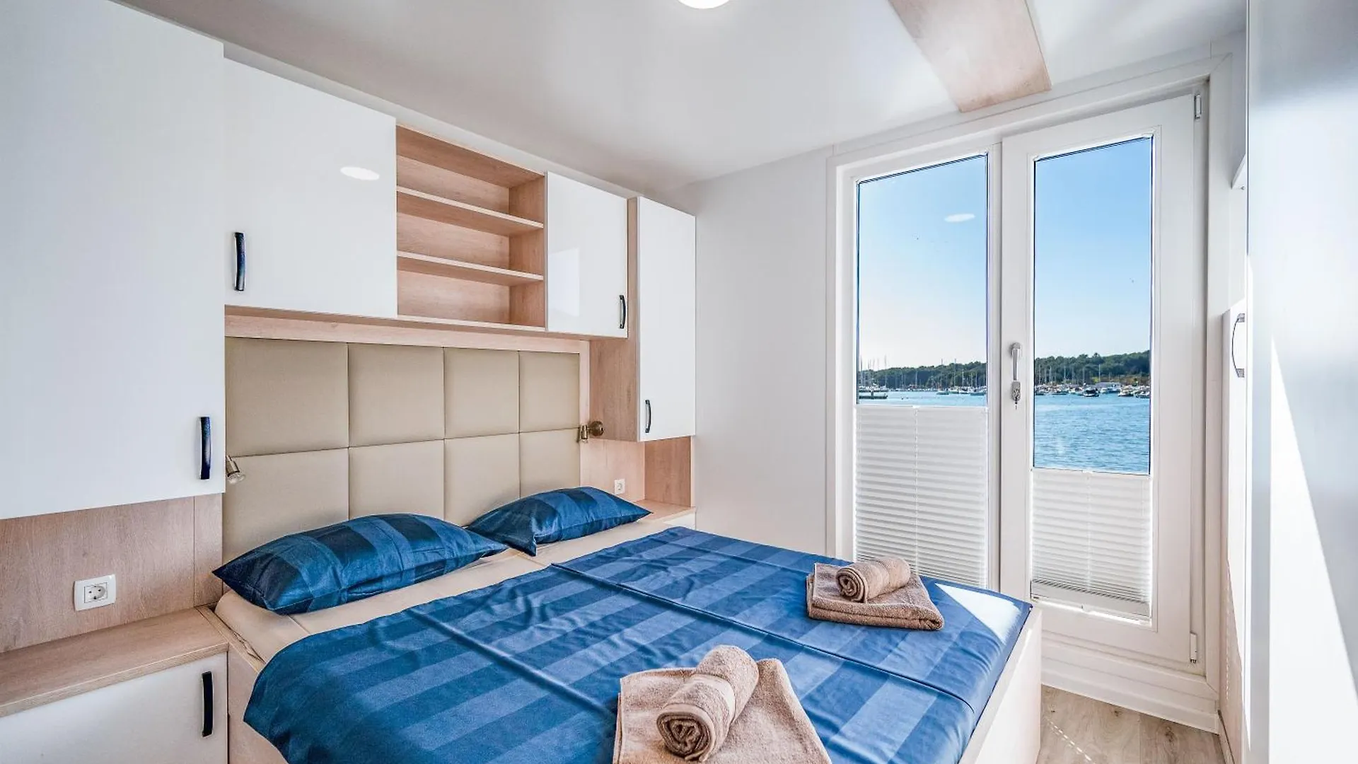 Floating House - Aria Apartment Pula 0*,  Croatia